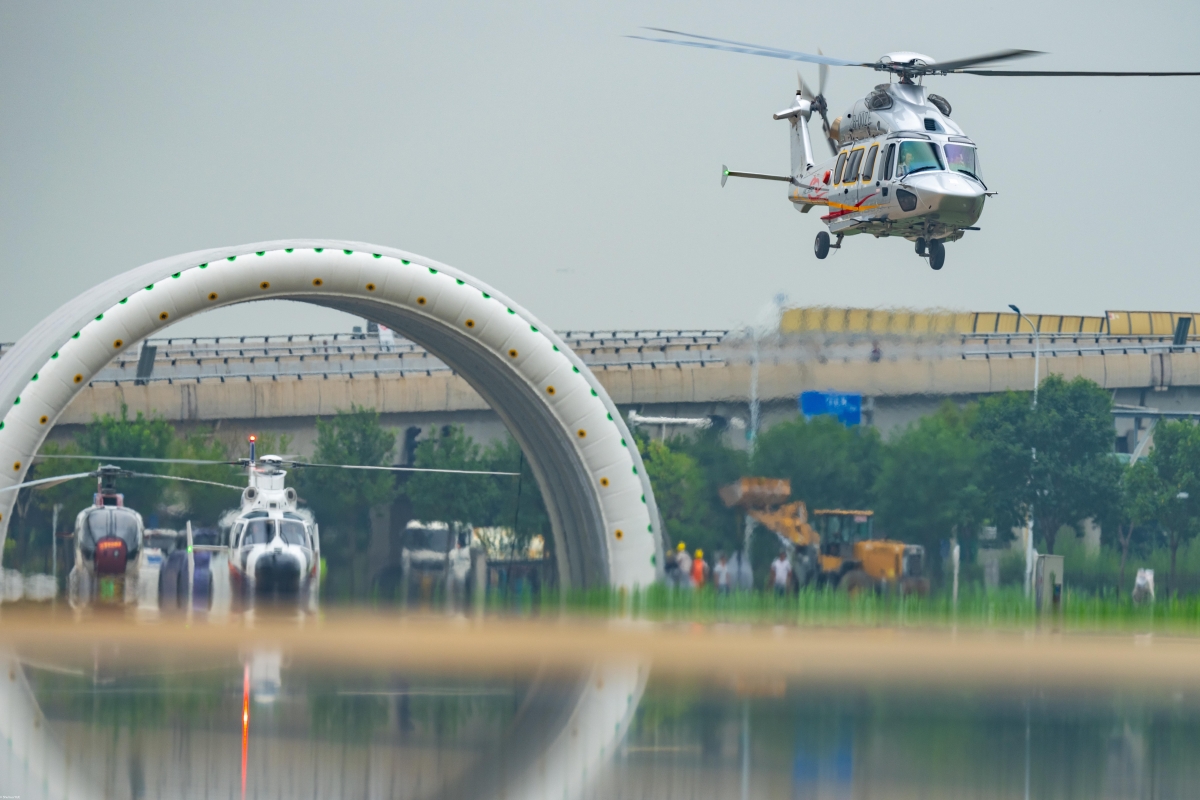 AC352举行航行预演 摄影：：岳书华